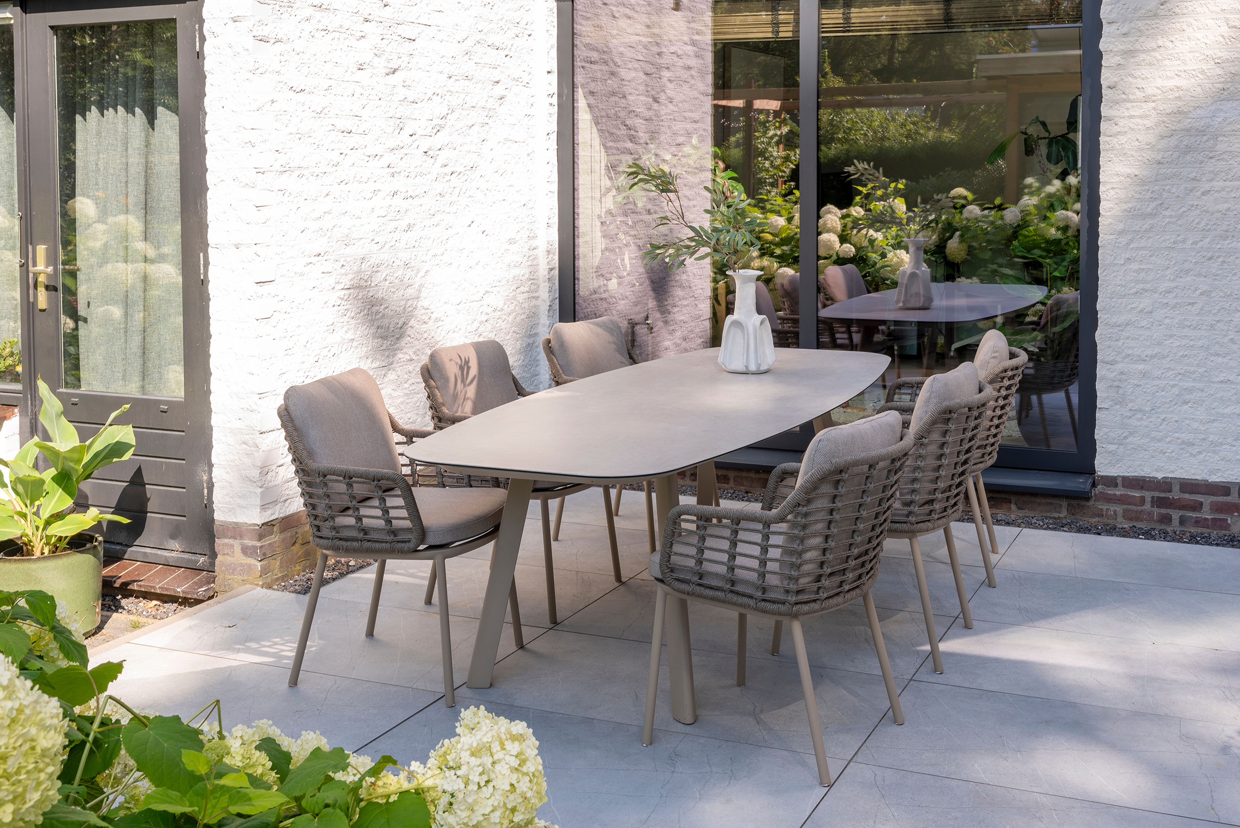 4 Seasons Outdoor Puglia 6 Seat Oval Dining Set